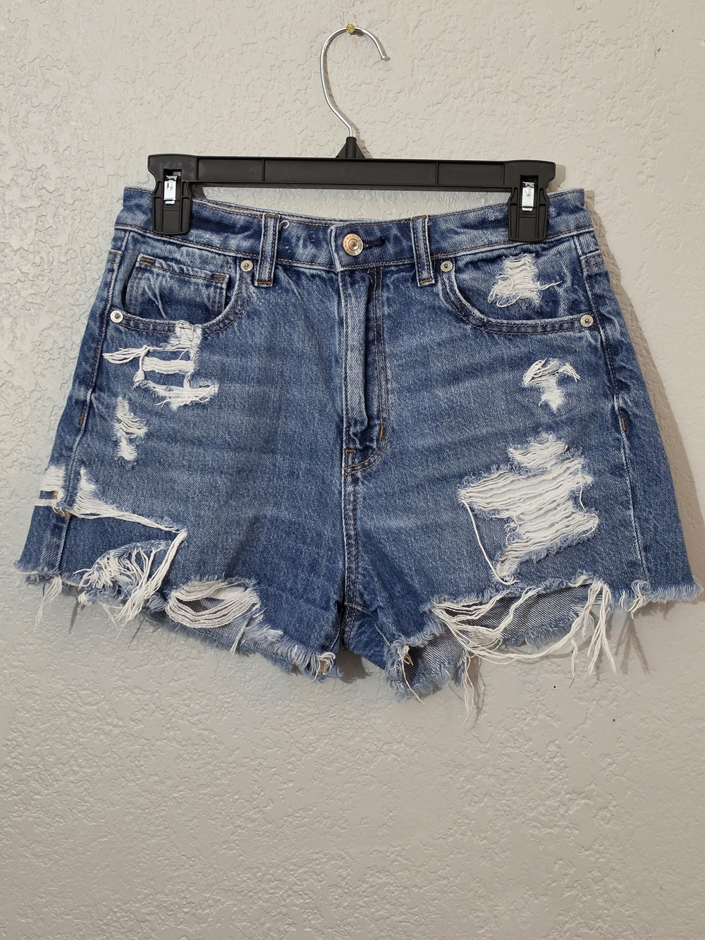 American Eagle Distressed Mom Short Medium Wash Denim Cutoff Womens Size 2